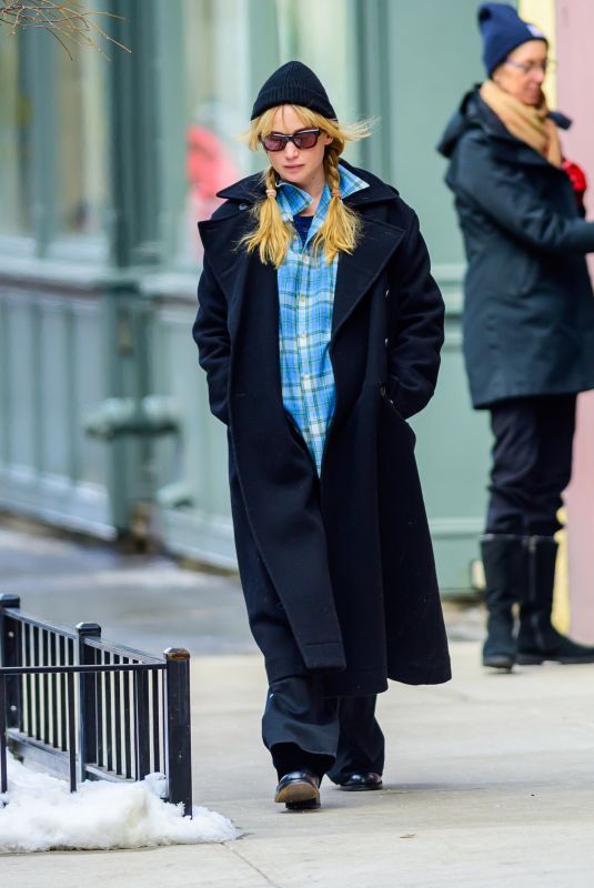 JENNIFER LAWRENCE Out and About in New York City 02/10/2025