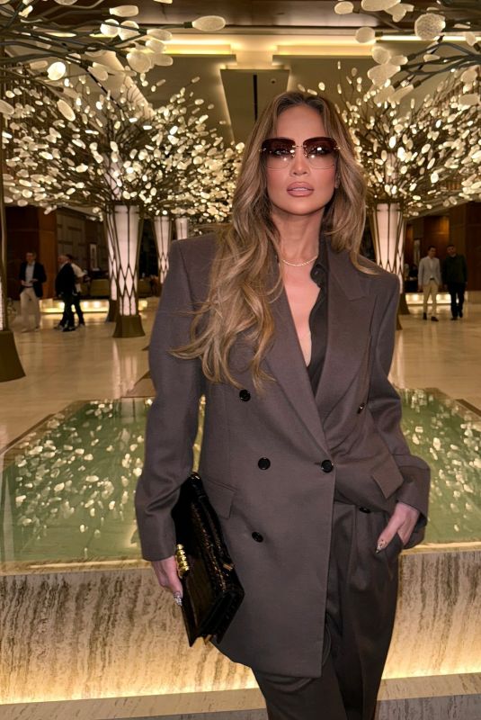 JENNIFER LOPEZ Out and About in Dubai 02/18/2025
