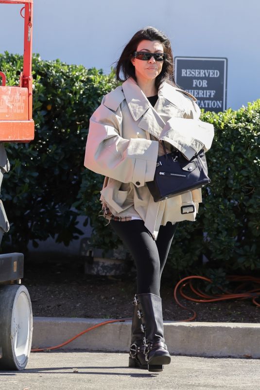 KOURTNEY KARDASHIAN Out for Lunch Meeting at Porta Via in Calabasas 02/20/2025