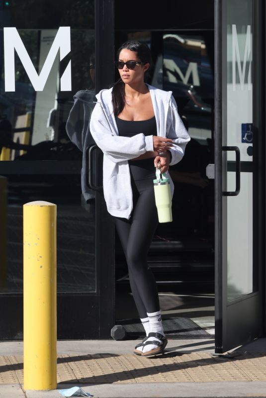 LAURA HARRIER Heading to a Pilates Class in Los Angeles 02/02/2025
