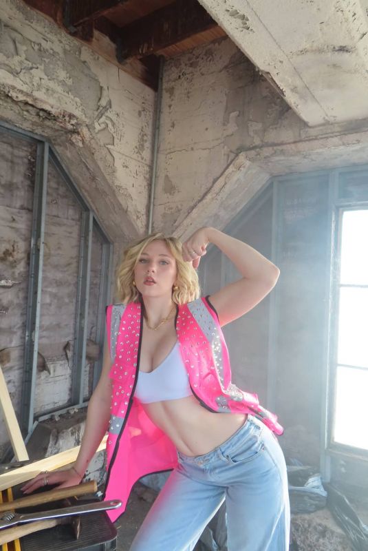 LILY BROOKS O’BRIANT – Instagram Photos 02/23/2025