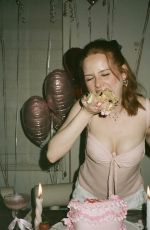 MADELAINE PETSCH - Valentine