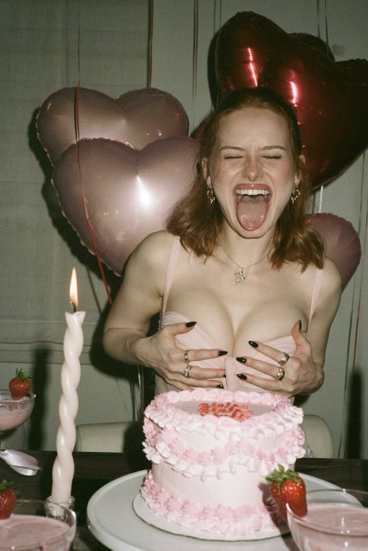 MADELAINE PETSCH - Valentine