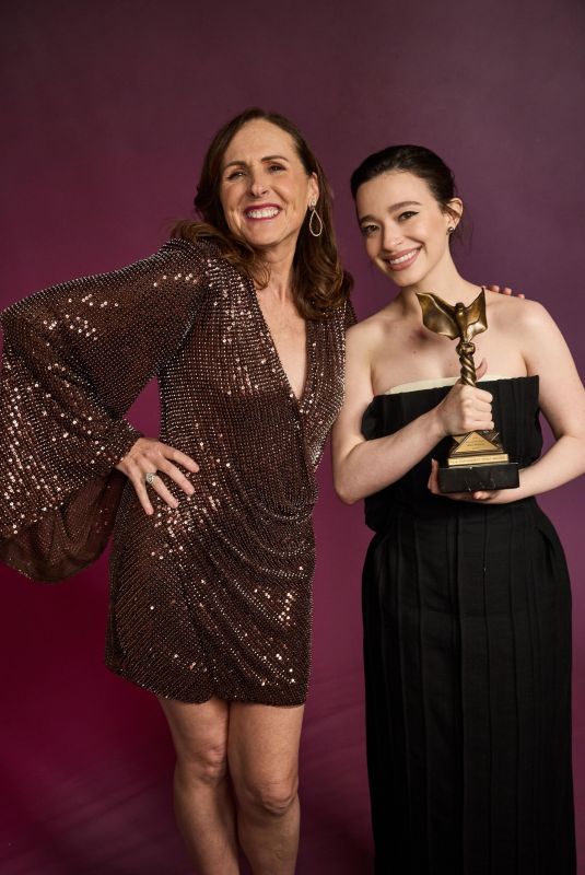 MIKEY MADISON and MOLLY SHANNON - Portrait Studio at SpiritAwards 2025