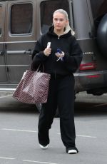 MOLLY MAE HAGUE Dumping Her Mercedes G-Wagon in a Loading Bay Near Her Cheshire Office 02/03/2025