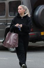 MOLLY MAE HAGUE Dumping Her Mercedes G-Wagon in a Loading Bay Near Her Cheshire Office 02/03/2025
