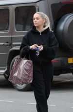 MOLLY MAE HAGUE Dumping Her Mercedes G-Wagon in a Loading Bay Near Her Cheshire Office 02/03/2025