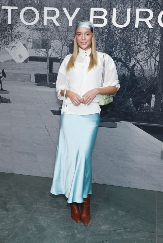 OLIVIA PONTON at Tory Burch Fall 2025 Fashion Show in New York 0//