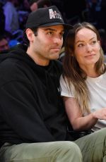 OLIVIA WILDE and Dane DiLiegro at LA Lakers vs Golden State Warriors Game at Crypto.com Arena 02/06/2025