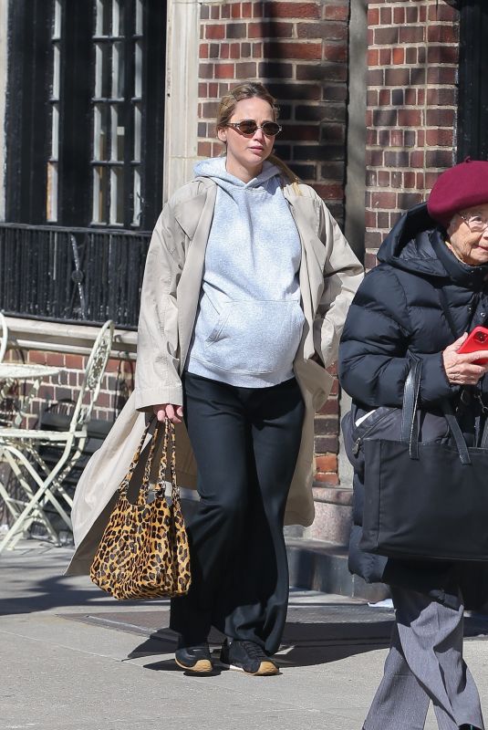 Pregnant JENNIFER LAWRENCE Out and About in New York 02/26/2025
