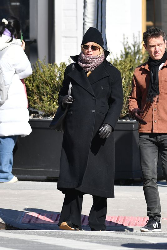 Pregnant JENNIFER LAWRENCE Out and About in New York City 02/23/2025