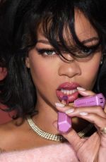 RIHANNA for Fenty Beauty: Gloss Bomb Shimmer Stix 2025