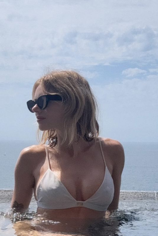SAMARA WEAVING - Instagram Photo 02/23/2025