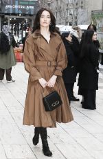 SARAH PIDGEON Arrives at Carolina Herrera Fashion Show in New York 02/10/2025