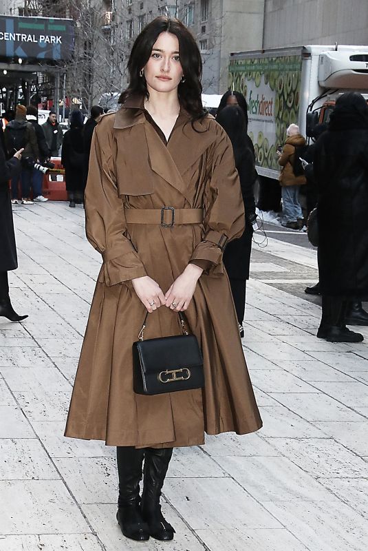 SARAH PIDGEON Arrives at Carolina Herrera Fashion Show in New York 02/10/2025