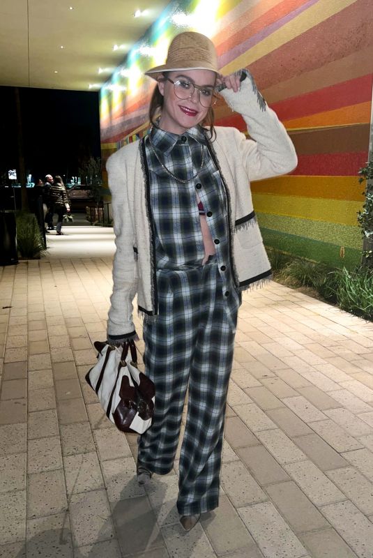 TARYN MANNING Out for Dinner in Palm Springs 01/31/2025