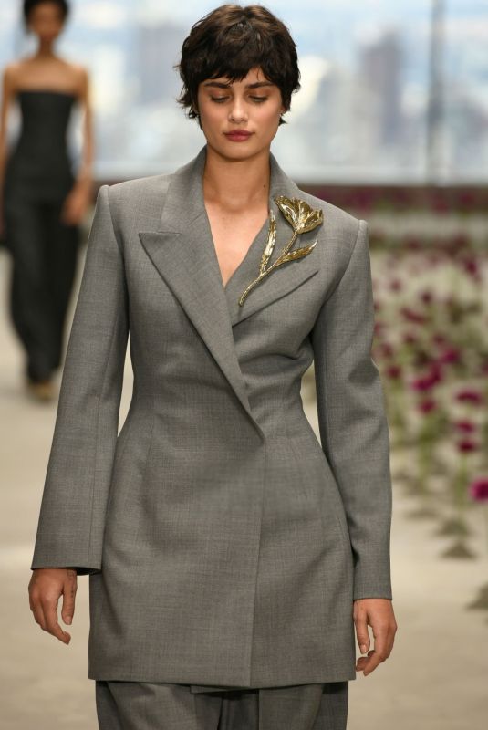 TAYLOR HILL at Carolina Herrera Fall RTW 2025 Fashion Show at NYFW in New York City 02/10/2025