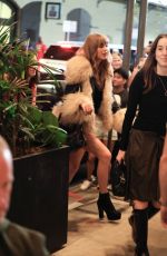 TAYLOR SWIFT Arrives for Dinner at Gianna