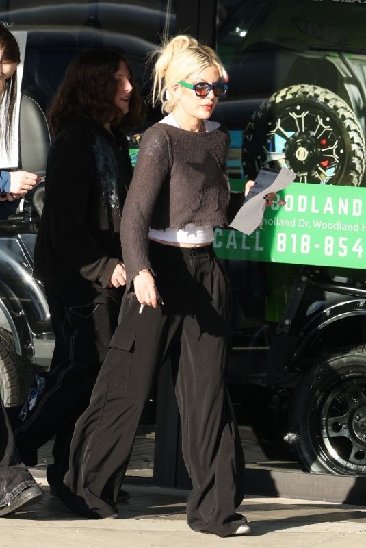 TORI SPELLING Leaves Urgent Care in Calabasas 02/19/2025