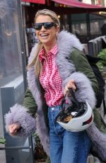 VOGUE WILLIAMS in a Patterned Pink Shirt and Denim Arrives at Global Offices 02/05/2025
