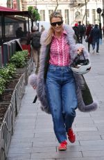 VOGUE WILLIAMS in a Patterned Pink Shirt and Denim Arrives at Global Offices 02/05/2025