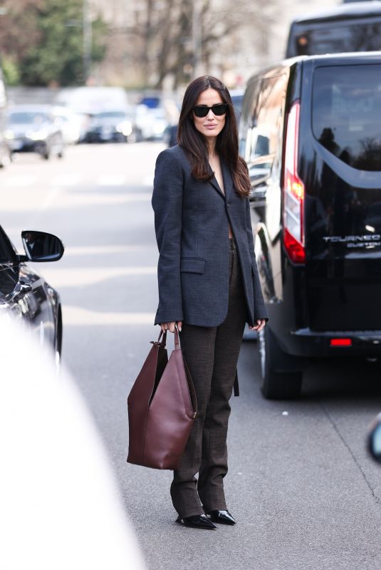 ALEX RIVIERE Out at Milan Fashion Week in Milan 03/01/2025