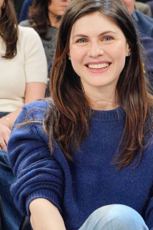 ALEXANDRA DADDARIO at Knicks vs Warriors Game in New York City 03/04/2025