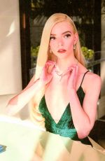 ANYA TAYLOR-JOY - Fotobuch, March 2025