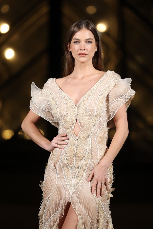 BARBARA PALVIN Arrives at Le Grand Diner du Louvre in Paris 03/04/2025