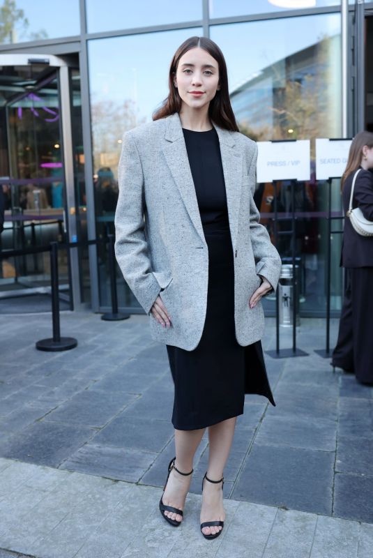 CAYLEE COWAN Arrives at Stella McCartney Fashion Show in Paris 03/05/2025