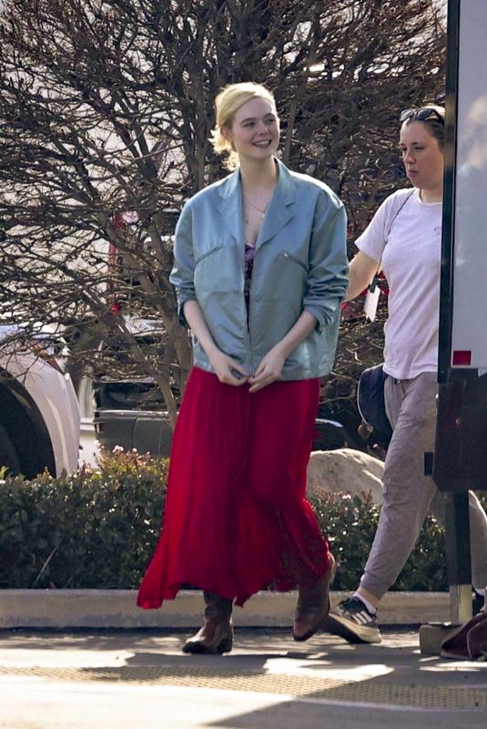 ELLE FANNING Stops at Applebee