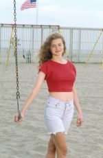 HEATHER GRAHAM at a Photoshoot in Los Angeles 03/10/1989