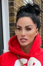 KATIE PRICE Out with Her New Lipgloss Tattooed on Her Lips from Killa Cosmetics 03/11/2025