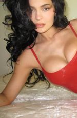KYLIE JENNER for Khy x Poster Girl Collection 03/15/2025
