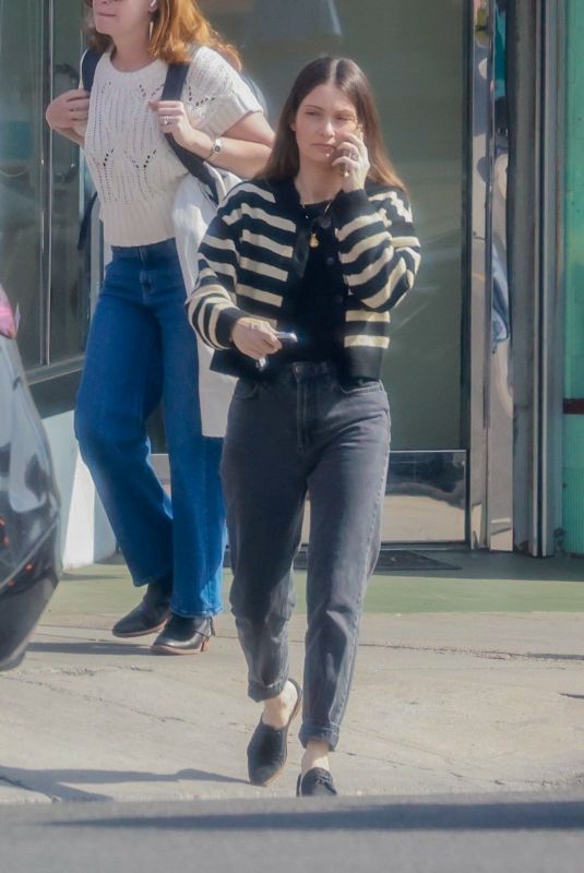 LAUREN PARSEKIAN Stops by UPS Store in Los Angeles 03/10/2025