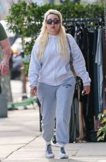AMANDA BYNES Spotted for the First Time After Joining OnlyFans 04/15/2025