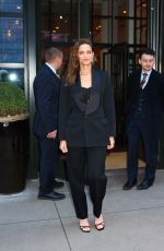 AMANDA PEET Leaves Whitby Hotel in New York 04/08/2025