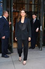 AMANDA PEET Leaves Whitby Hotel in New York 04/08/2025