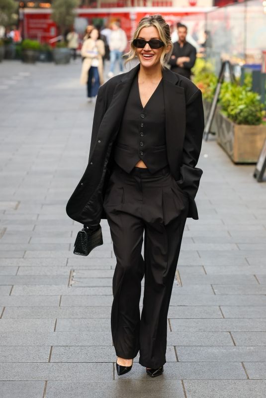 ASHLEY ROBERTS Leaves Heart Radio 04/14/2025