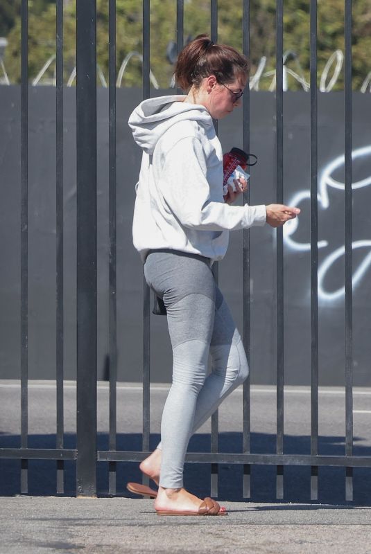 AUBREY PLAZA Leaves Pilates class in Los Angeles 04/21/2025