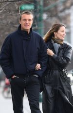 DIANNA AGRON Cozies up in New York with a Mystery Man 04/14/2025