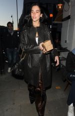DUA LIPA Picks up Takeaway Food in London 04/16/2025