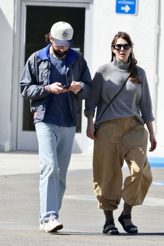 ELIZABETH OLSEN and Robbie Arnett Visited a Local Bookstore 04/04/2025
