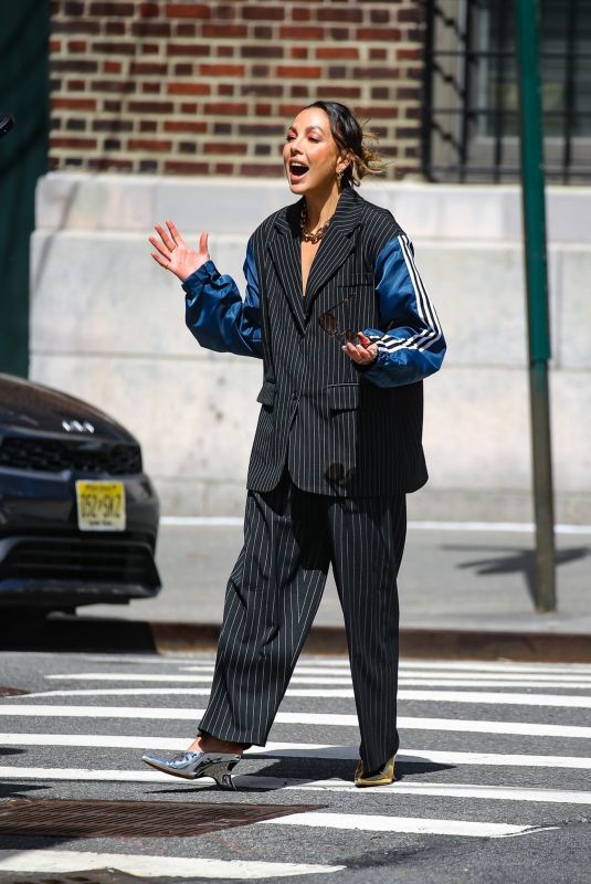 EMILIE Out Filming at Washington Square Park in New York 40/08/2025