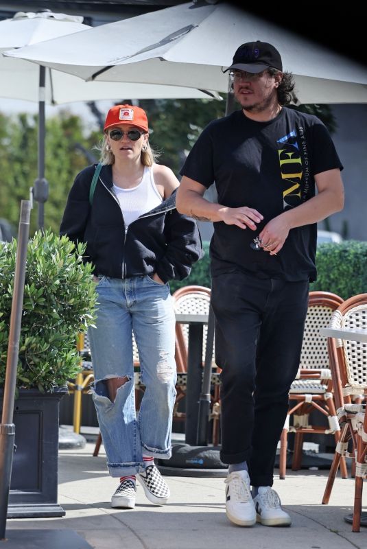 EMILY OSMENT Out for Breakfast with a Mystery Man in Toluca Lake 04/21/2025