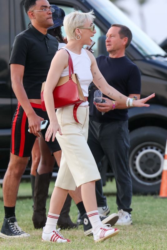 EMMA CHAMBERLAIN Out at Coachella Valley Music and Arts Festival 04/12/2025