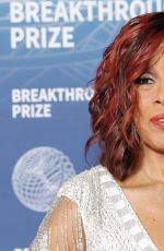 GAYLE KING at 11th Breakthrough Prize Ceremony at Barker Hangar 04/05/2025
