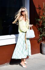 GIA SKOVA Meeting Friends at Country Mart in Brentwood 04/26/2025