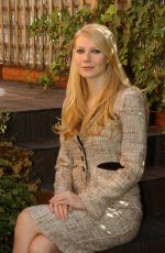 GWYNETH PALTROW at Sky Captain and the World of Tomorrow Photocall in Madrid 2004