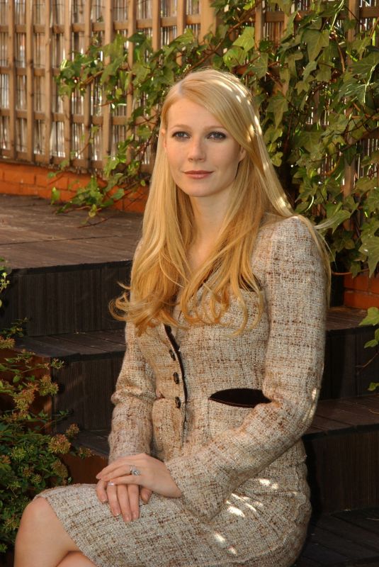 GWYNETH PALTROW at Sky Captain and the World of Tomorrow Photocall in Madrid 2004